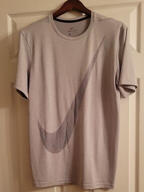 Nike Men's Dri-FIT Light Gray Logo T-Shirt Worn Once